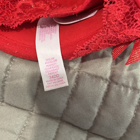 Red bra - Picture 2 of 2